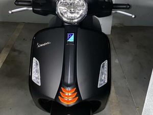 ② VESPA GTS SUPER SPORT