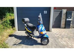 PIAGGIO SFERA 125 CCM MOTORROLLER FORMEL 1 EDITION