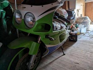 KAWASAKI ZXR 750 NINJASCHEUNENFUND