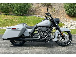 2025 ROAD KING® SPECIAL