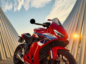 HONDA CBR 650R / BJ 2025 / E-CLUTCH / ZUBEHÖR