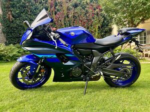 YAMAHA YZF-R7 IM NEUZUSTAND NUR 9752KM GELAUFEN EZ 08/2024