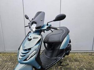 PIAGGIO ZIP | SP | 45KM | GREY PARELMOER | 2022 FULL OPTION — SCOOTERS | PIAGGIO — MARKTPLAATS