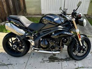 2013 TRIUMPH SPEED TRIPLE (BLACK - 15,800 MILES)