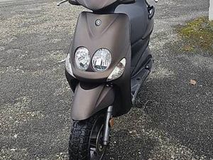 YAMAHA YN50FU ( NEO'S ) 2015 JAHRGANG ( GELBE NUMMER )