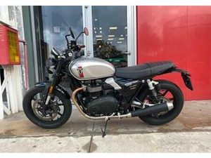 TRIUMPH SPEED TWIN 900