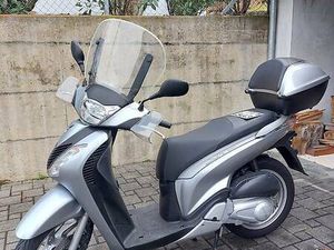 VENDESI SCOOTER HONDA SH125 CANTON GRISONS -