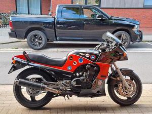 ② KAWASAKI GPZ 900R TOP GUN