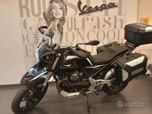 MOTO GUZZI V85 TT GUARDIA D&APOS;ONORE