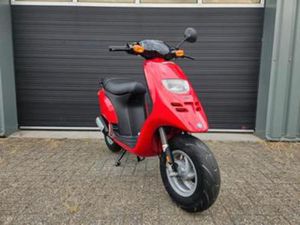 PIAGGIO TPH 2T 50CC BROM BJ 2002 ROOD 4889 KM NETTE STAAT! — SCOOTERS | PIAGGIO — MARKTPLAATS
