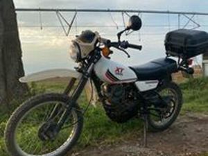 YAMAHA XT250