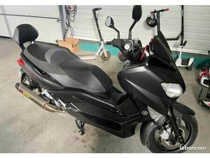 YAMAHA X-MAX 125