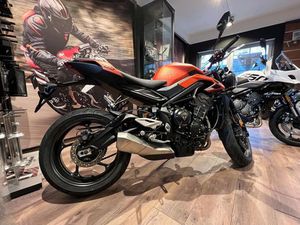 TRIUMPH STREET TRIPLE R MATT ORANGE