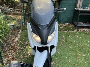 YAMAHA X-MAX 250