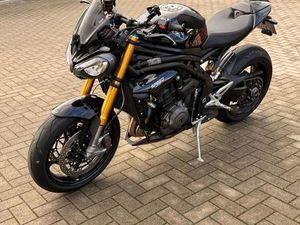 TRIUMPH SPEED TRIPLE 1200 RS