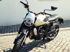 BRIXTON - CROSSFIRE 500 XC ABS - PŘEDVÁDĚCÍ MOTOCYKL