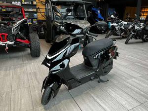 ZEEHO AE4 // ELEKTRISCHE URBAN SCOOTER