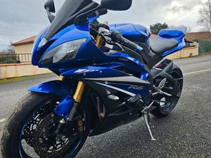 YAMAHA R6