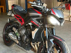 TRIUMPH STREET TRIPLE R, BJ 2020, 2600 KM, 1. HAND