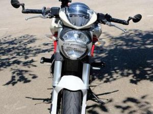 DUCATI - MONSTER 696