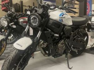 YAMAHA XSR 700 35KW 2025 700 CM3 | MOTO ROADSTER | 151 KM | BLANC | 73540 LA BATHIE