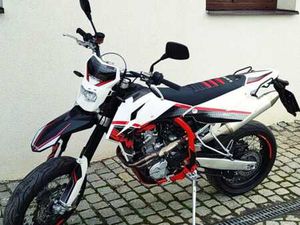 SWM - SM 500 - ČERVENÁ-BÍLÁ - BAZAROVÝ MOTOCYKL