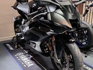 YZF-R9