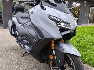 YAMAHA TMAX 560