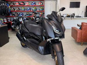 YAMAHA XMAX 250