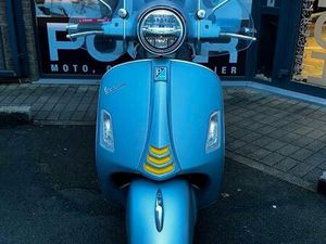 ② VESPA GTS 300 SUPERTECH ÉTAT NEUF 2022