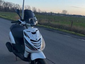 ② PIAGGIO ZIP 4T V2 A KLASSE