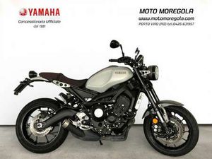 YAMAHA XSR 900 ARGENTO