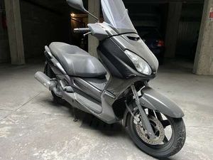 YAMAHA X-MAX 125