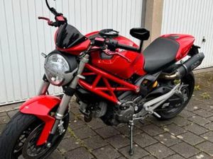 DUCATI MONSTER 696+