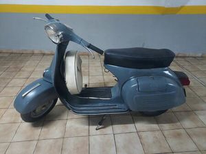VESPA 150 SPRINT V CARCAVELOS E PAREDE