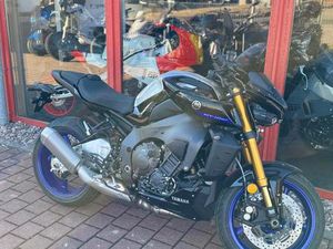 YAMAHA MT-10 SP IN ICON PERFORMANCE – NEU – 166 PS – ÖHLINS – LETZTE VERFÜGBARE – KEINE ZULASSUNG – 5 JAHRE GARANTIE