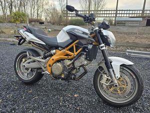② APRILIA SHIVER PARELMOER WIT MET DE ACCENTEN INT CARBON!!!