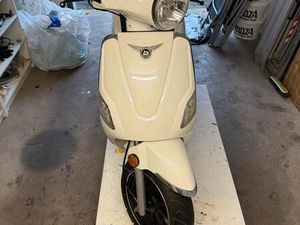 BEELINE MEMORY 50 CCM ROLLER - LÄUFT, BRAUCHT ETWAS LIEBE