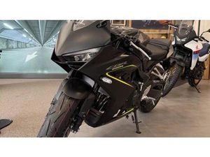 VENDO HONDA CBR 650 R E-CLUTCH (2024 - 26) NUOVA A SARZANA (CODICE 9926370) - MOTO.IT