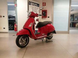 VESPA GTS 300 SUPER EURO 5 - NUOVO IN PRONTA CONSEGNA! ROSSO