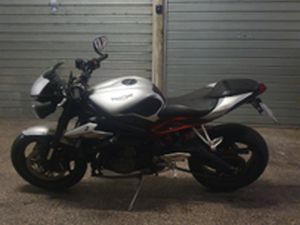 TRIUMPH STREET TRIPLE 765 R
