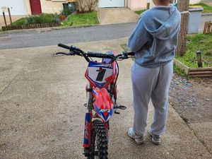 PIT BIKE APOLLO RFZ 150 GRANDES ROUES - MOTEUR REFAIT À NEUF - 12H - FACTURE À L'APPUI