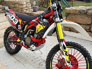 GASGAS 250 4T ENDURO FACTORY RACING – SUPERBE ÉTAT