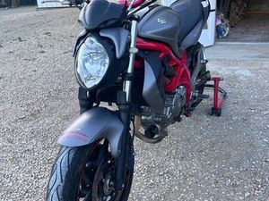 SUZUKI 650 GLADIUS