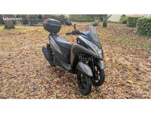 MOTO TRICITY 125 ET SA REMORQUE