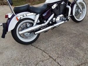 MOTO HONDA SHADOW VT C2 1100( BLANC NACRÉ ET VIOLINE ) TRÈS BON ÉTAT
