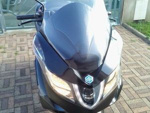 VEND SCOOTER PIAGGIO X10 IE ANNÉE 2016 . 8300 KM