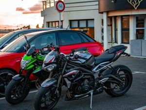 MOTO TRIUMPH STREET TRIPLE RS 2021