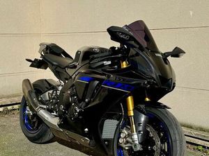 YAMAHA R1M 2024