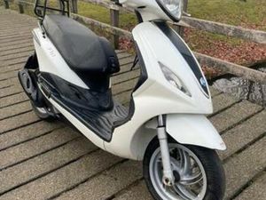 MOOIE PIAGGIO NEW FLY 50CC 4T SNORSOOTER — SCOOTERS | PIAGGIO — MARKTPLAATS
